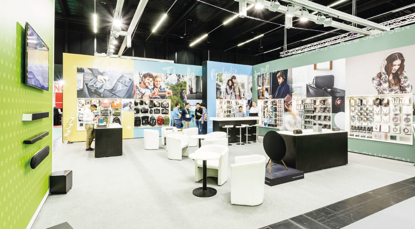 Reduzierte architektonische Skizze oder Grundriss mit klaren Linien und Ordnung.